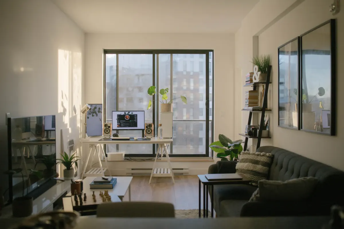 Salon lumineux d'un appartement en location courte durée